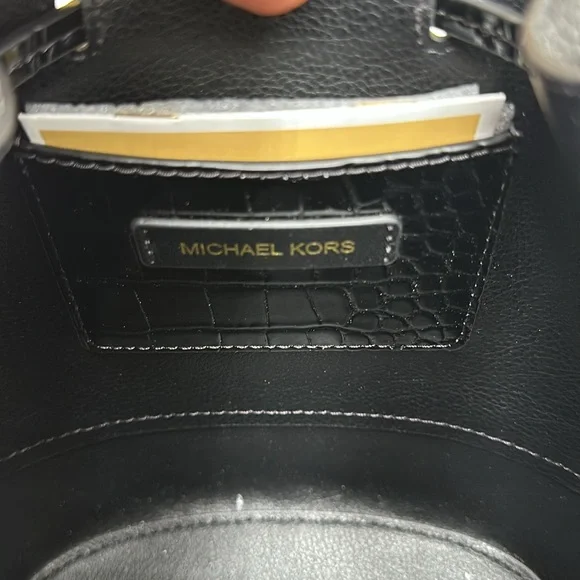 MICHAEL KORS 
Reed Medium Pebbled Leather Belted Bucket Messenger Satchel Crossb - Picture 11 of 15